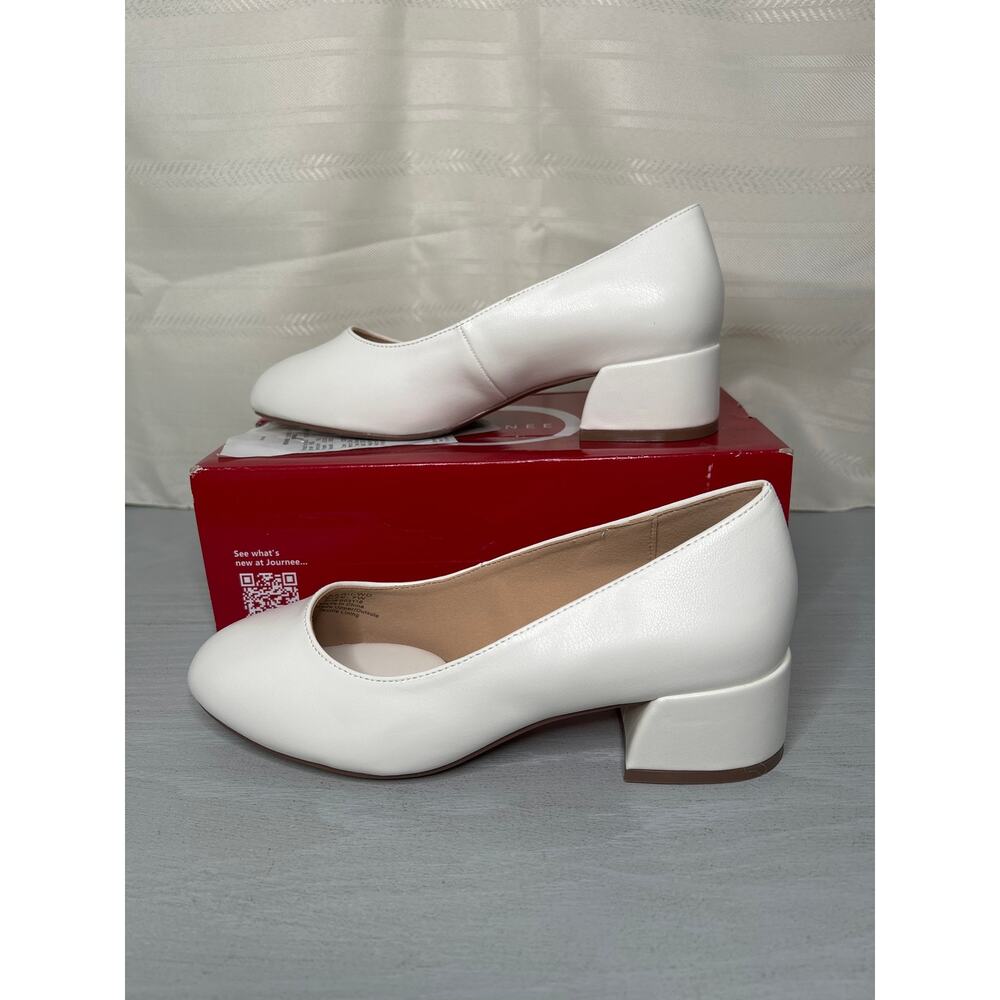 Journee Collection Saarii Round Toe Block Heel Pumps White Size 7 Wide - Picture 2 of 14